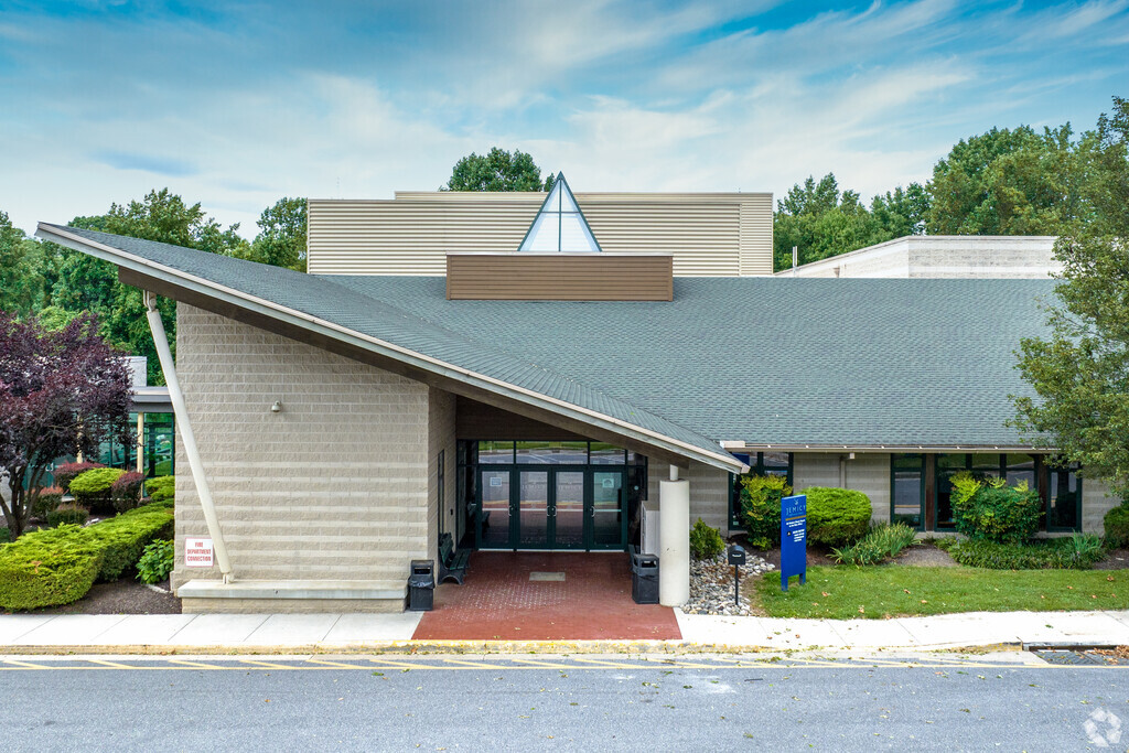 Jemicy School assists with students who have learning disabilities like dyslexia.