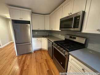 26 Chelsea St Unit 2, Boston, MA 02128