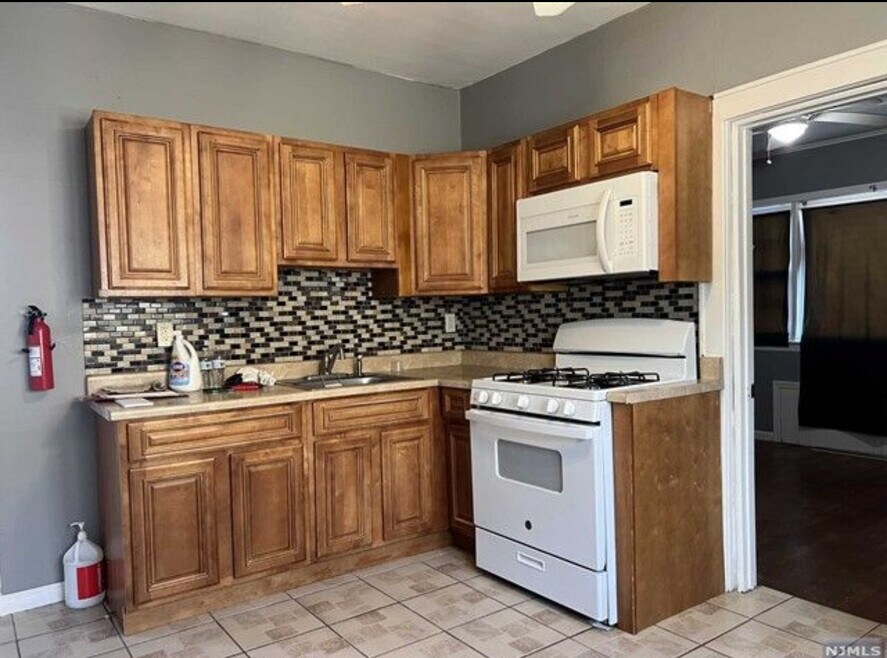 234 Wallington Ave unit 234 Wallington Ave U, Wallington, NJ 07057 - photo 1