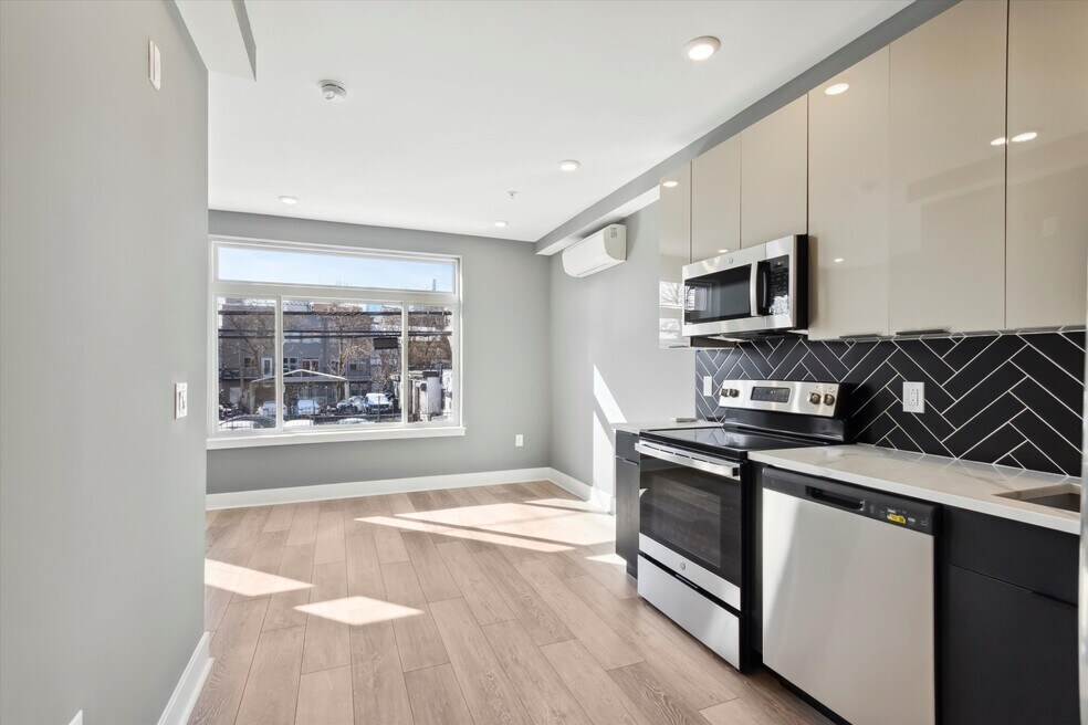 1615 Poplar St unit 2, Philadelphia, PA 19130 - photo 1