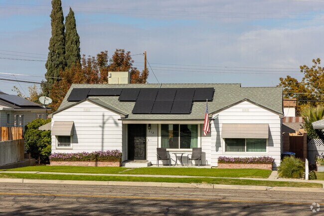 Taft's updated mid-century home with solar innovation.