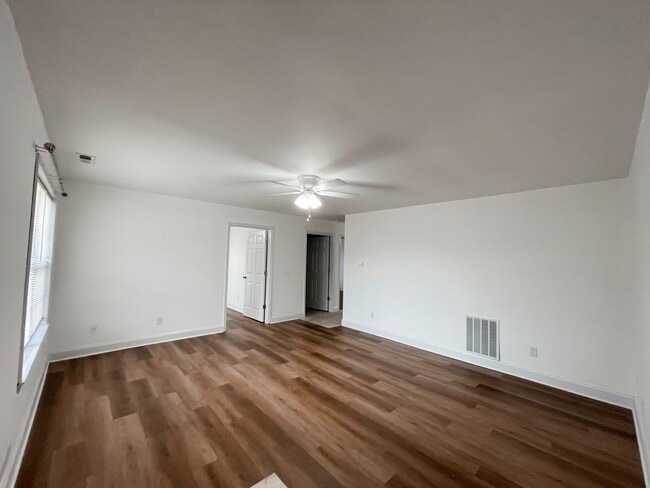 2460 E 5th St unit Newly Remodeled Cond, Washington, MO 63090 - photo 3
