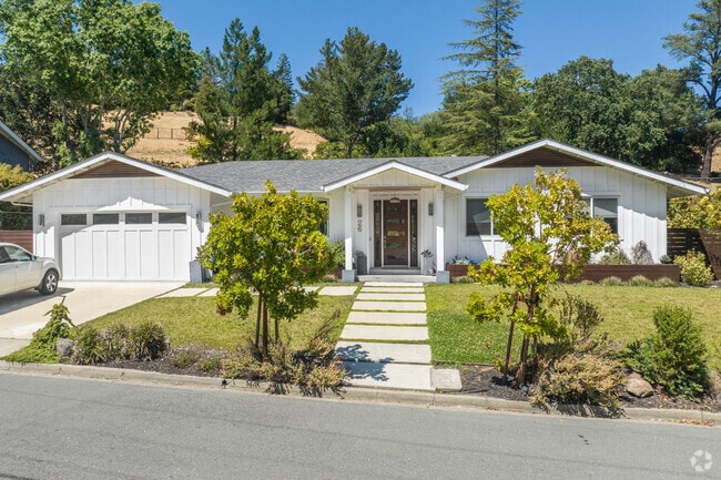 The homes in the Glorietta area of Central Orinda have been remodeled and renovated with new amenities.