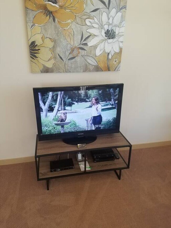 N72W13536 Lund Ln unit ID1073576P, Menomonee Falls, WI 53051 - photo 5