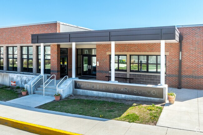 Madrid Elementary School is the town's only elementary school.