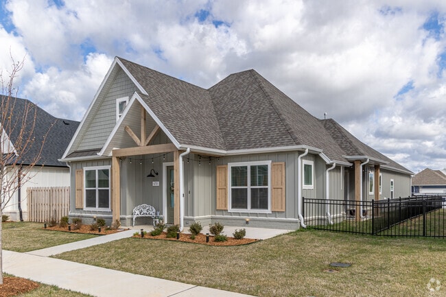 There are many craftsman homes in Springdale.