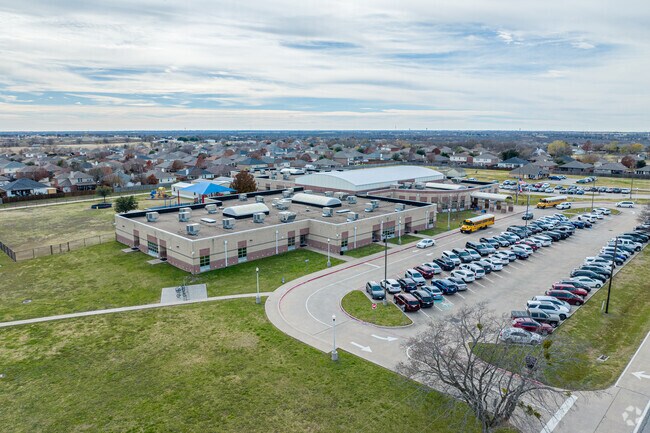 The student population of W R Bill Fort Elementary is 711 students.