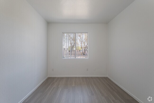 1BR, 1BA - 567 SF