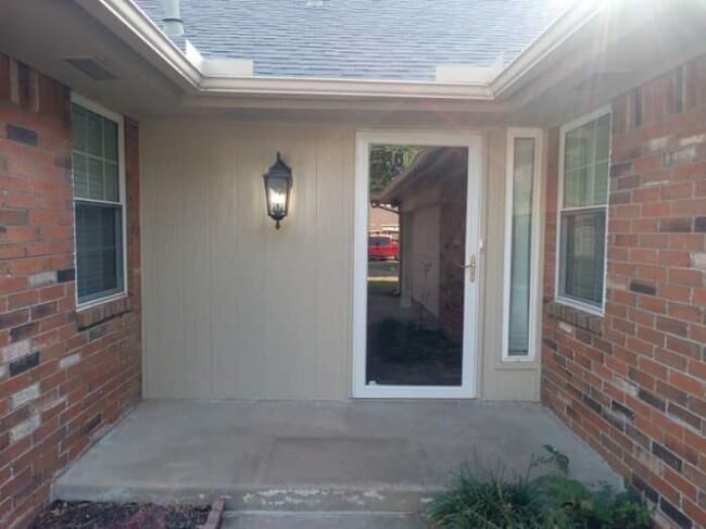 312 Christopher Todd Dr, Moore, OK 73160 - photo 2