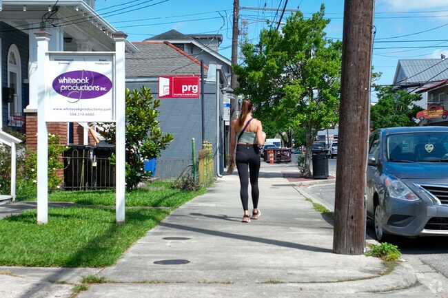 Leonidas offers plenty of ways to get around, including its many sidewalks.