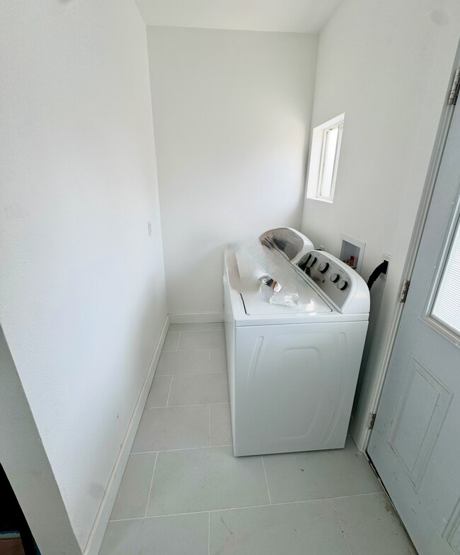 3048 Guirado St unit Back House, Los Angeles, CA 90023 - photo 5