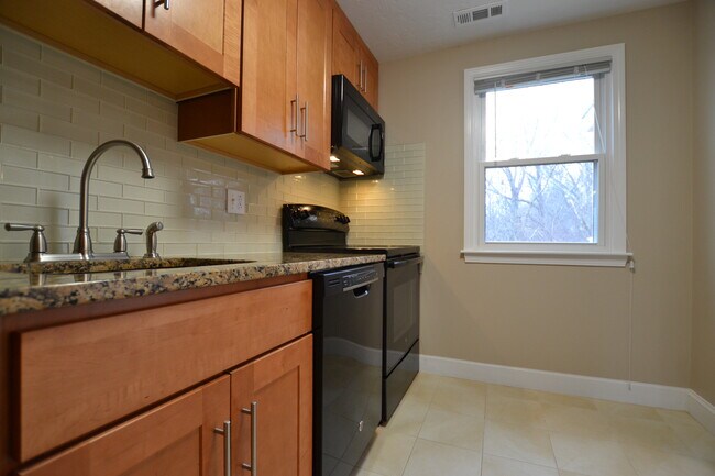 5 General Greene Ave unit 4, Natick, MA 01760 - photo 7