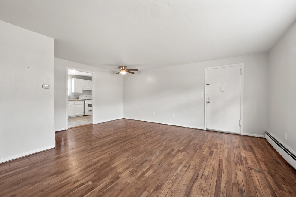 340 Charter Oak St unit 91A, Manchester, CT 06040 - photo 1