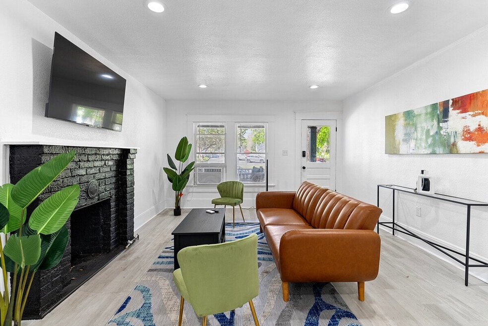 316 E Amelia St unit ID1363947P, Orlando, FL 32801 - photo 1