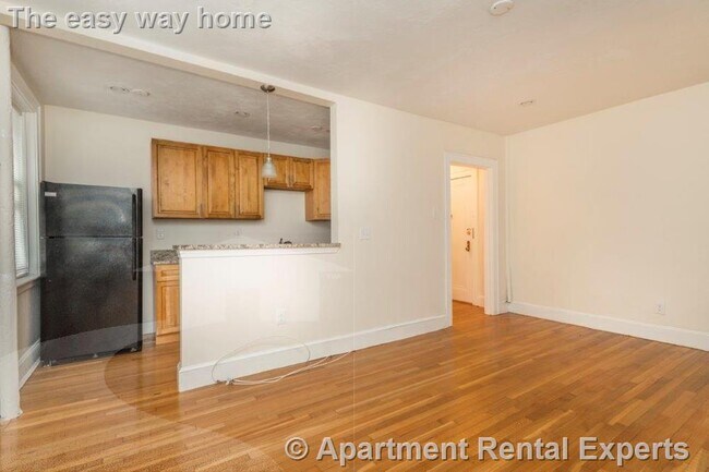 138 Highland Ave unit 6, Somerville, MA 02143 - photo 2