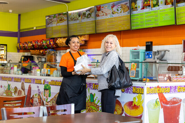 Hanthorn residents enjoy food and ice cream all day at Paleteria El Chavo.