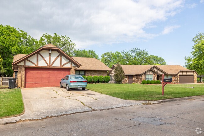 Homeowners in Wedgewood love the ample lawns.