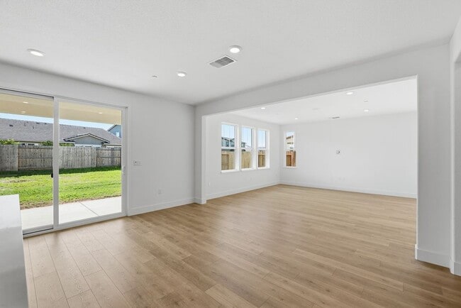 8380 Kyler Rd, Elk Grove, CA 95757 - photo 3