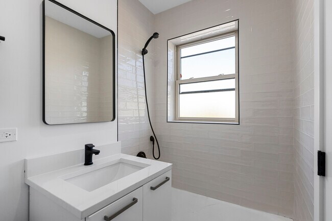 1555 W Hollywood Ave unit 202, Chicago, IL 60660 - photo 7