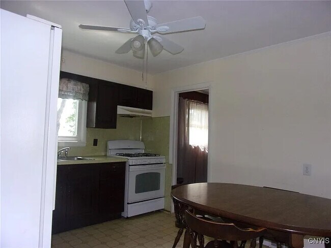 223 W Molloy Rd, Syracuse, NY 13211 - photo 5