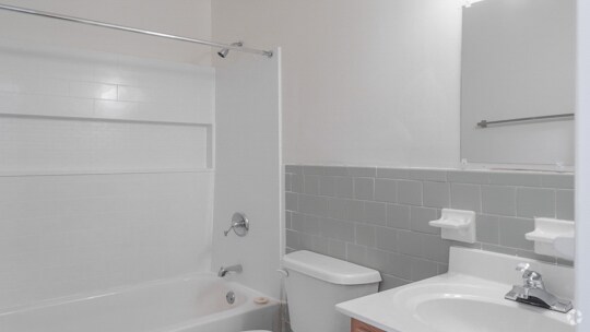 2BR.1.5BA,- 807SF
