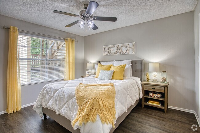 2BD, 2BA - 1000 SF