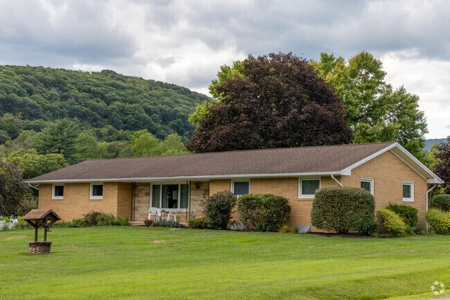 Ranch homes can be found on many streets in Foot of Ten.