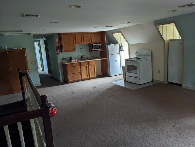 17 Turntable Jct unit 17 ttj, Flemington, NJ 08822 - photo 4