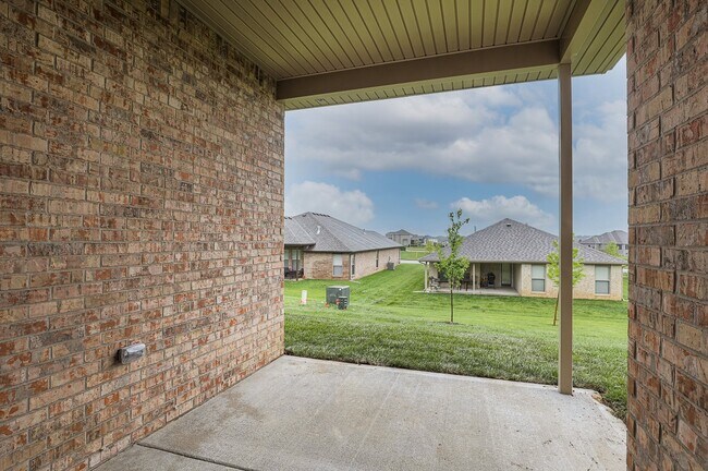 8368 Greentree Dr, Lenexa, KS 66227 - photo 5