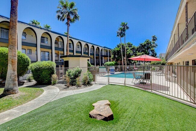 Paradise Royale | Apartments For Rent in Las Vegas, NV