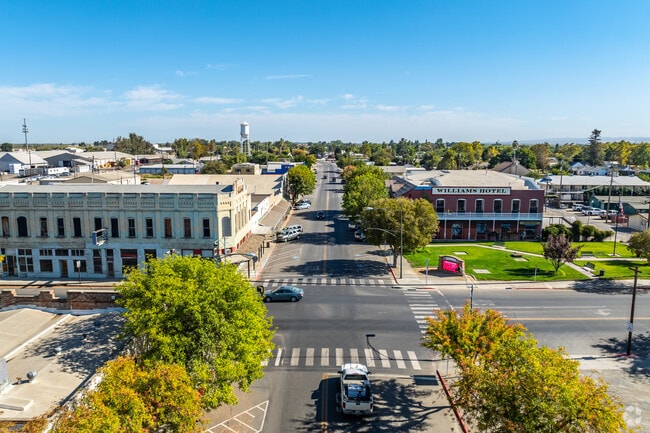 Restaurants and shops are located in downtown Williams.