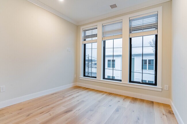 165 Everett St unit 303, Allston, MA 02134 - photo 3
