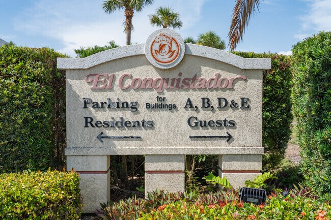A sign directs El Conquistador residents and guests where to park.
