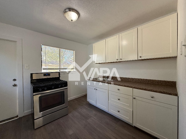 135 E Burcham Ave, San Antonio, TX 78214 - photo 3