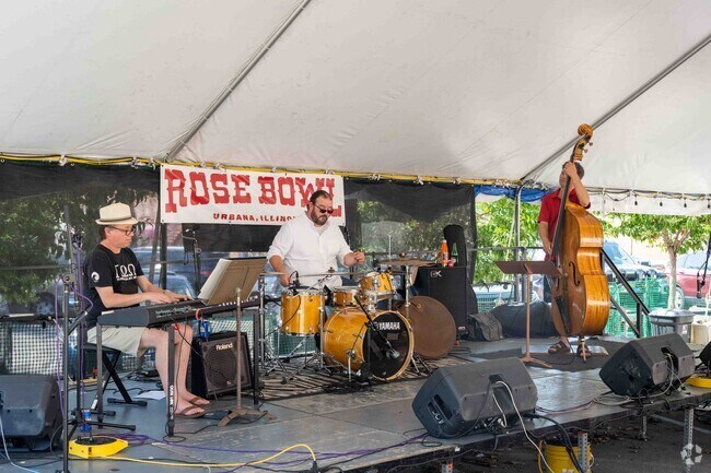 Rose Bowl Tavern near East Urbana has had live music and drinks since 1946.