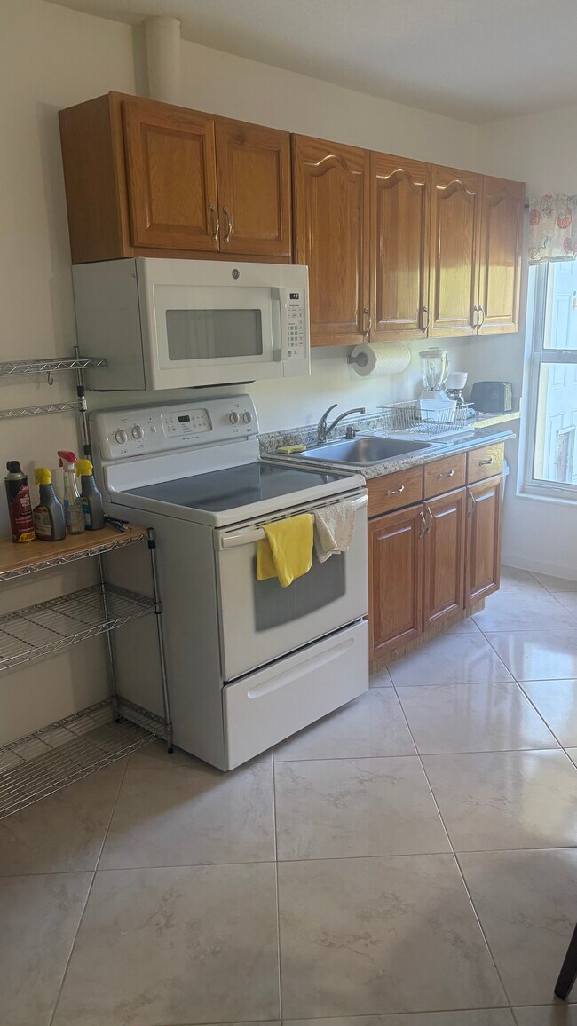 17862 121st Terrace N unit a, Jupiter, FL 33478 - photo 2
