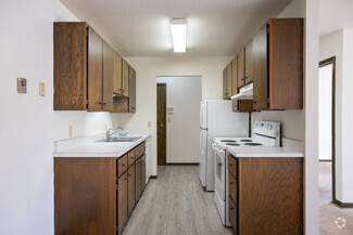1502 21st Ave S, Fargo, ND 58103