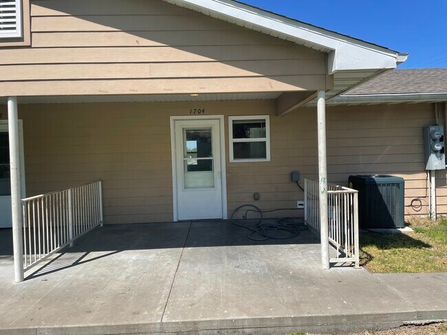 1704 E 5th St unit 1704, Joplin, MO 64801 - photo 3