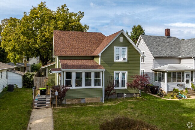 Two story traditional homes are located in Chillicothe, IL.