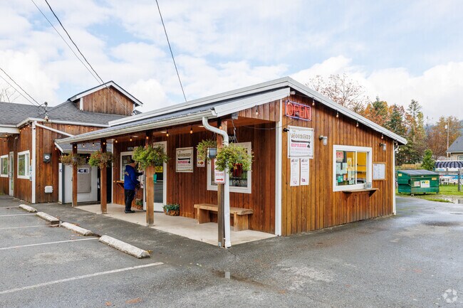 Creekside locals can treat themselves to coffee and ice cream at the nearby Woodshed Espresso.