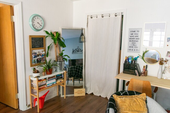 2204 E Locust St unit 2204, Milwaukee, WI 53211 - photo 6