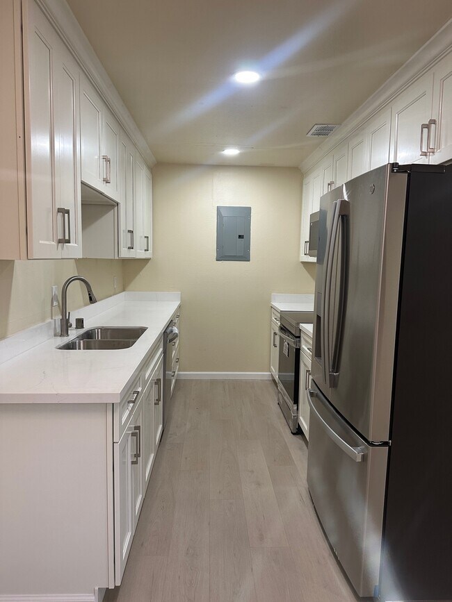 1341 Drake Dr unit A, Davis, CA 95616 - photo 4