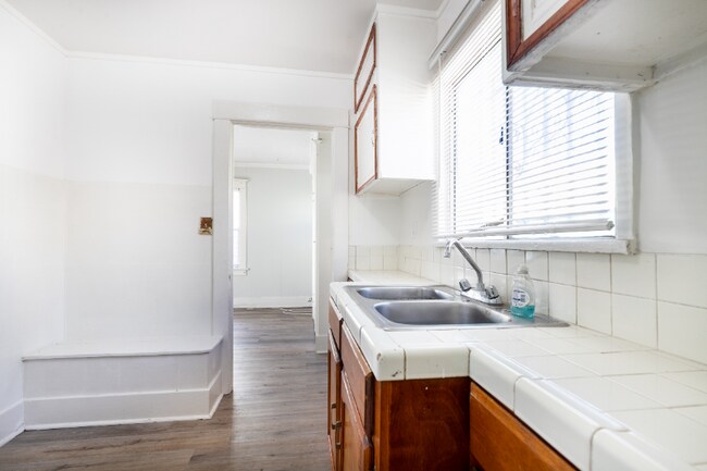 6622 Bonsallo Ave, Los Angeles, CA 90044 - photo 6