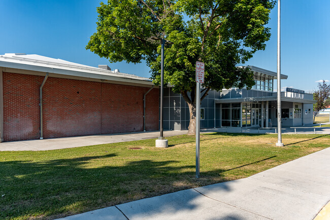 Porter Middle School offers innovative teaching methods for a dynamic education.