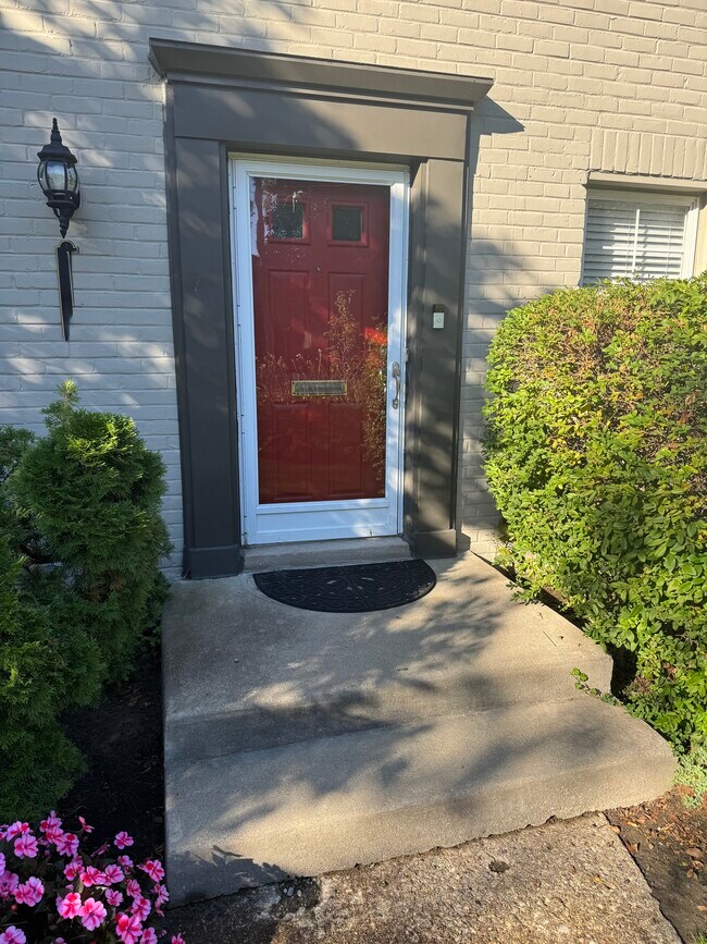 1702 Graefield Rd, Birmingham, MI 48009
