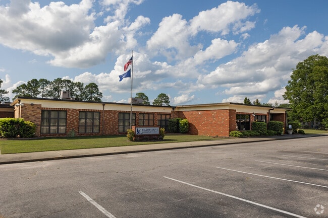 Willow Drive Elementary School serves students in grades prek-5th in Sumter, SC.
