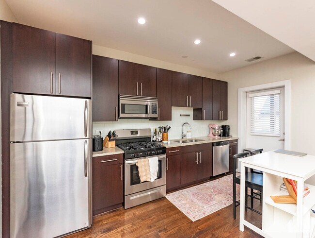 1504 W Roscoe St unit 2W, Chicago, IL 60657 - photo 4