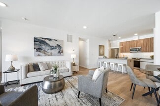 204 S Leavitt St Unit 303, Chicago, IL 60612