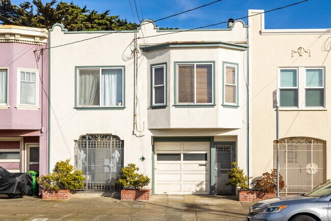 Small single family homes abound in Outer Richmond.