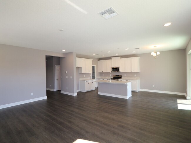 31316 Pendleton Landing Cir, Wesley Chapel, FL 33545 - photo 7